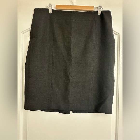 Loft 2 piece skirt suit. Fall/winter - Picture 7 of 7